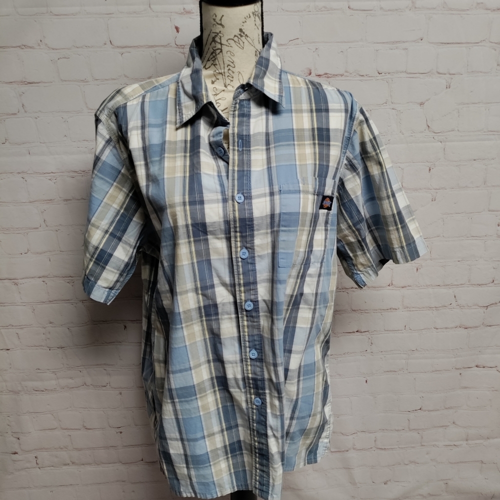 RESERVED Izod and Dickies short sleeve button-up shirts. Large. 723 - Picture 6 of 10